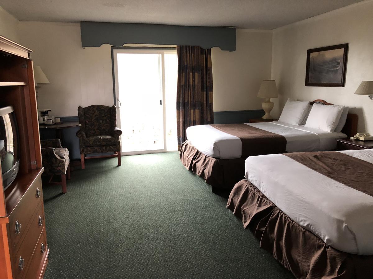 Pine Beach Inn Форт Браг Екстериор снимка