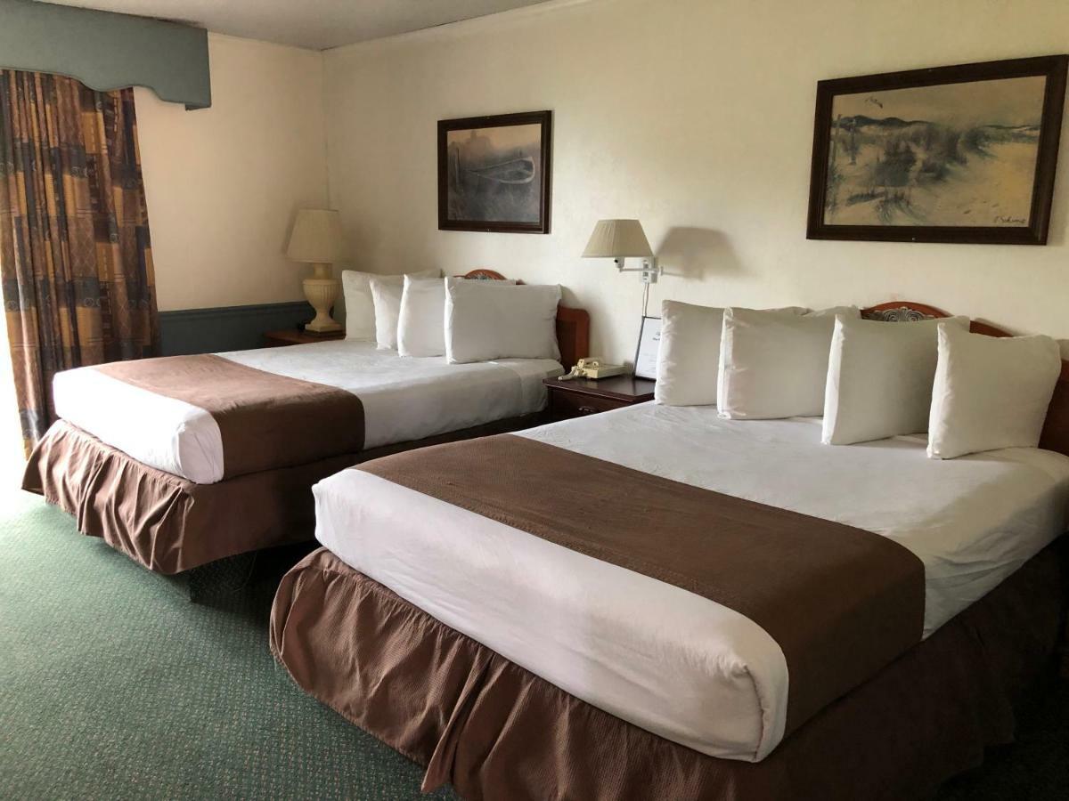 Pine Beach Inn Форт Браг Екстериор снимка